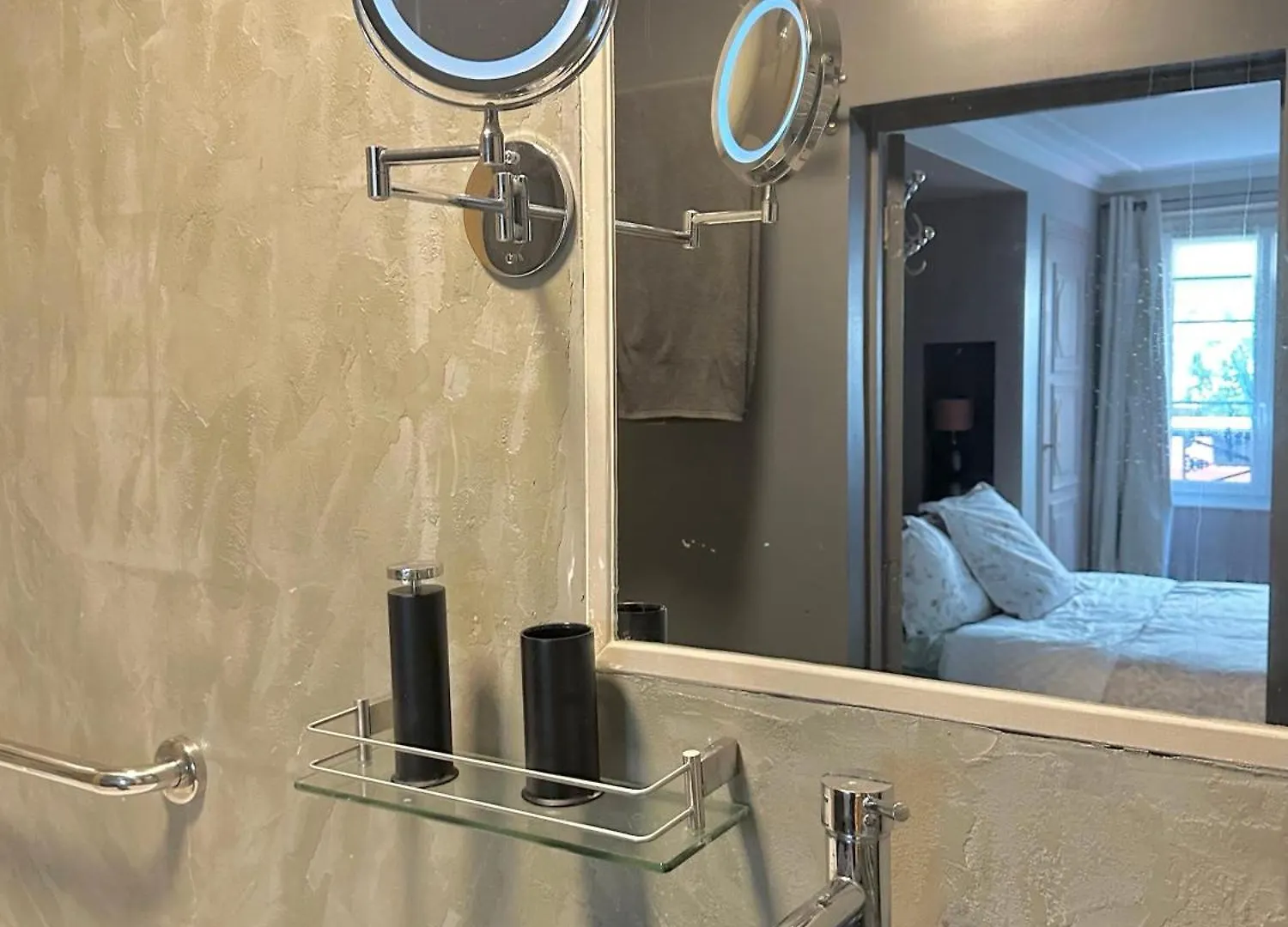 Miro Mirage Apartment Paris