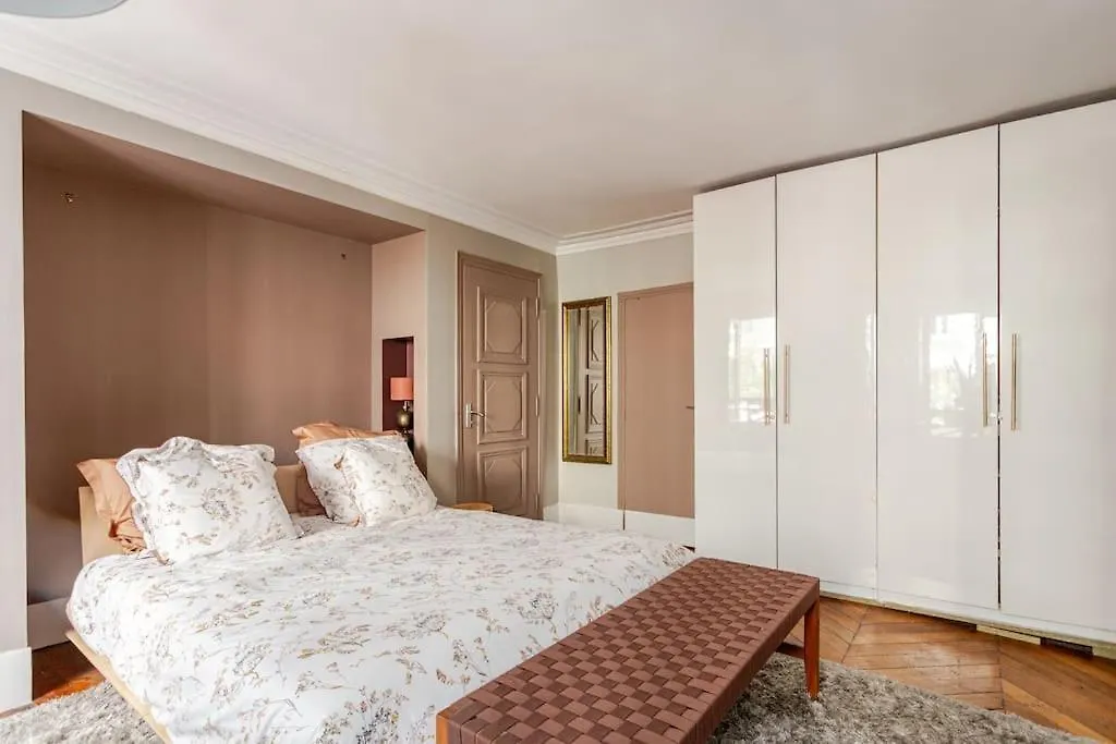 Miro Mirage Apartment Paris
